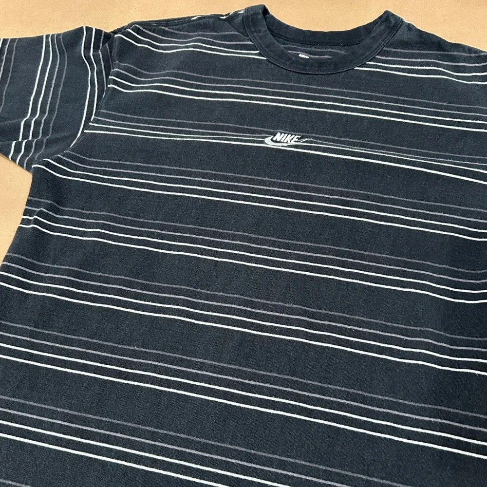 Nike Mens Medium Premium Loose Fit Embroidered Black Stripe Y2K Style Tee